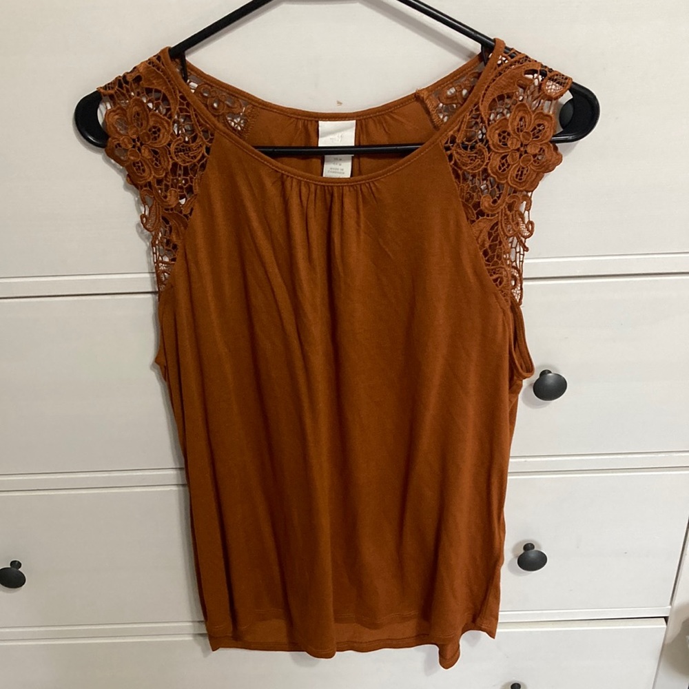 Floral accent tank top blouse